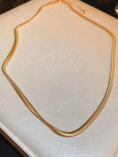 Cueen Snake Chain Necklace