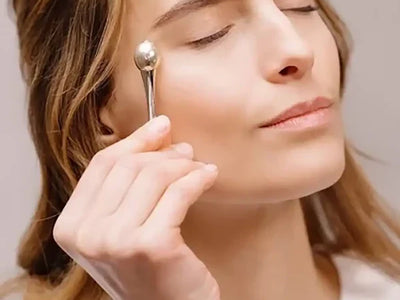 How to Reduce Under-Eye Puffiness: The Power of an Under Eye Roller