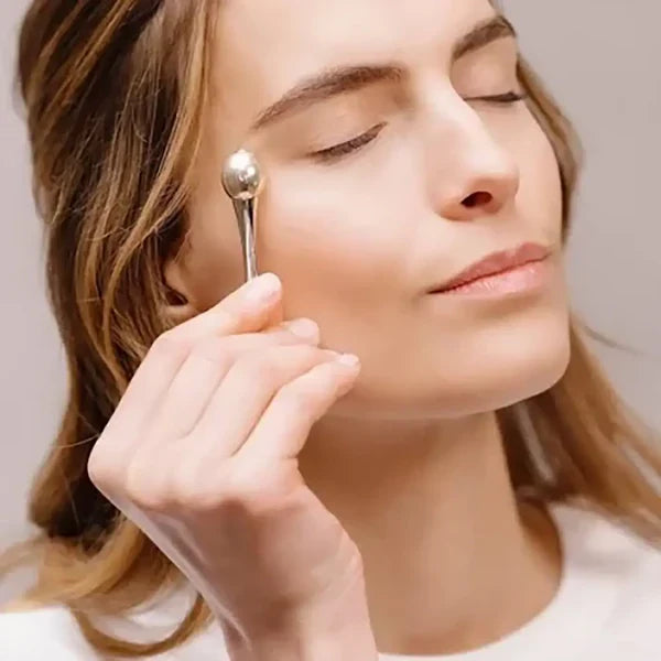 How to Reduce Under-Eye Puffiness: The Power of an Under Eye Roller