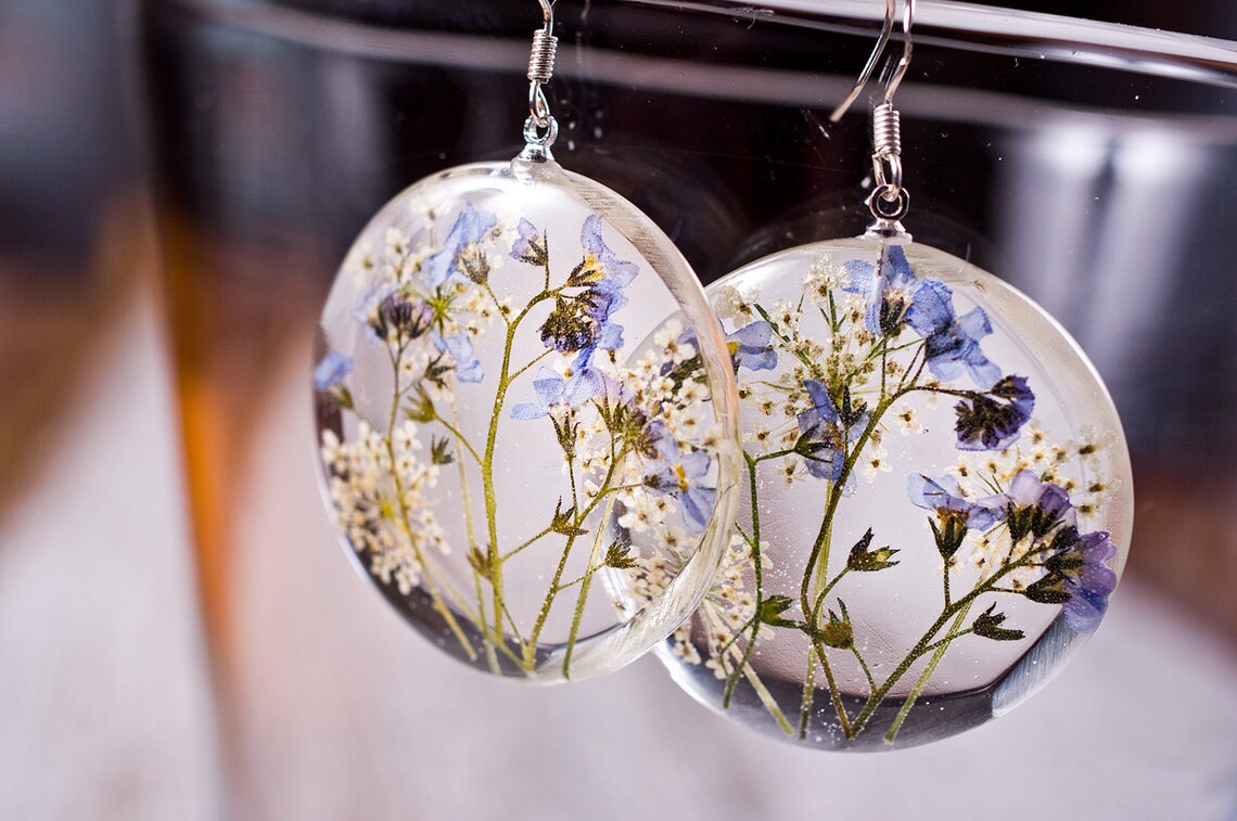 Cueen Lavender Flower Breeze Resin Earrings