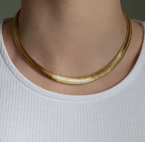 Cueen Snake Chain Necklace