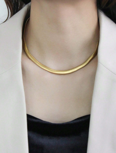 Cueen Snake Chain Necklace